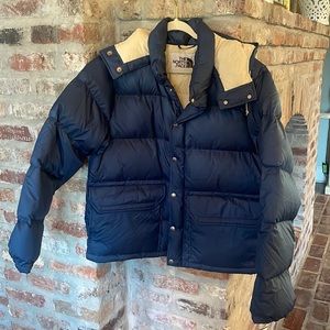 Men’s The North Face puffer coat.